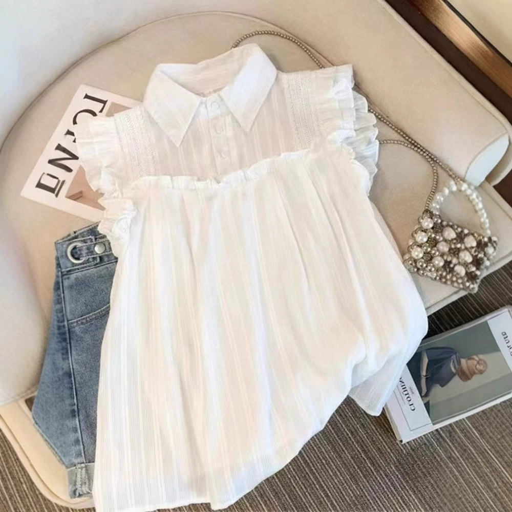 Белая рубашка больших размеров с короткими рукавами и небольшими развевающимися рукавами для женщин, летний стиль для пышных фигур, красивый топ-бебидолл во французском стиле.