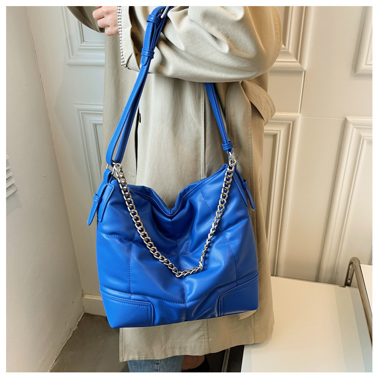 Large Capacity Bag New Fashion Texture Rhombic Chain Shoulder Bag Tote Bag display picture 5