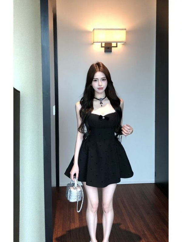 黑色蝴蝶结吊带连衣裙夏季收腰短裙甜美辣妹风|undefined