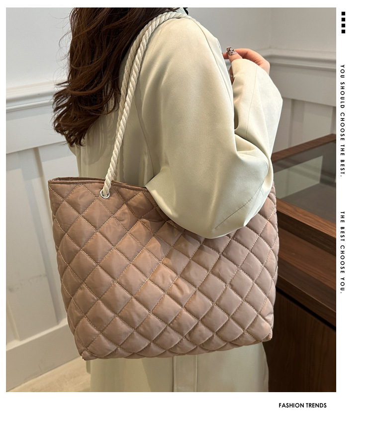 166g Weight Polyester Lining Material Sewing Thread Fashion Element Zipper Closure Type Double Shoulder Straps Strap Type Tote Bag Bags Type Casual, Daily, Shopping Occasion Nylon Material Solid Color, Lingge Pattern Autumn&Winter Season Women's Gender Classic Style Style Square Shape Women's Nylon Solid Color Lingge Classic Style Sewing Thread Square Zipper Tote Bag 无