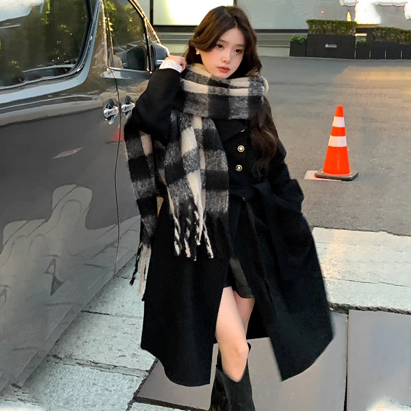 Small version of yu shuxin - black and white