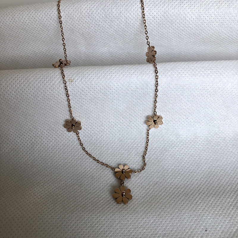 Joyería colgante transfronteriza al por mayor de acero inoxidable flor hoja ala forma colgante sin decoloración collar simple de las mujeres