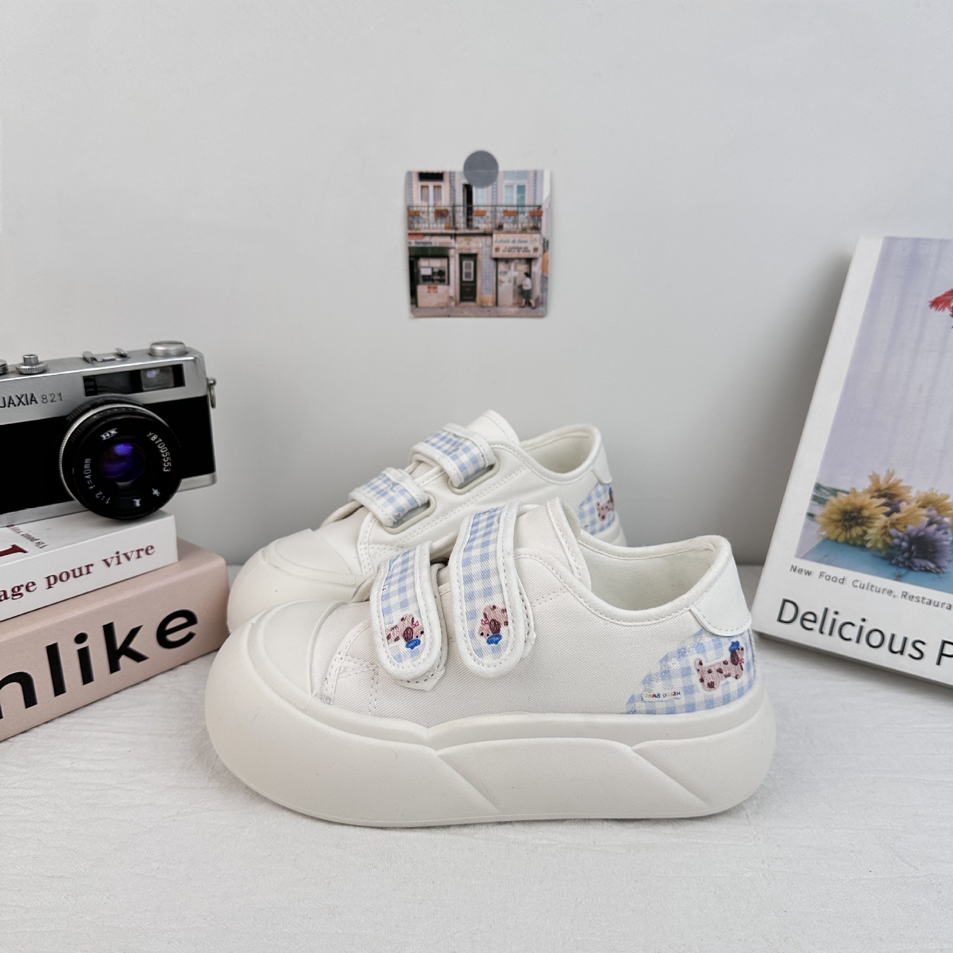 Yuanbo verano zapatos de skate casuales para mujeres 2025 nuevos zapatos blancos de suela gruesa zapatos de lona delgados zapatos de bolsa