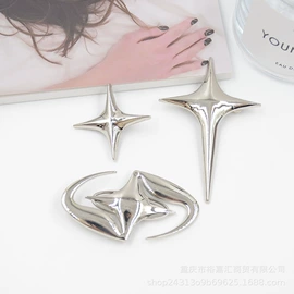 钮扣;胸饰;胸针