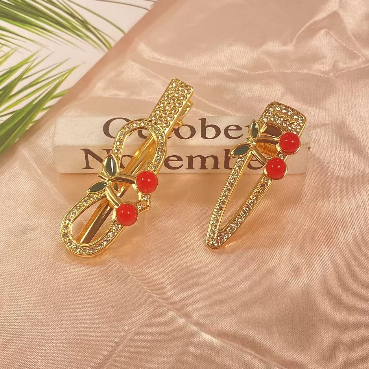 Barrette cheveux cerise dorée avec strass accessoire élégant_voghion.com