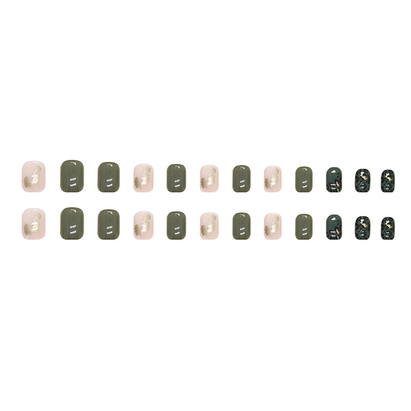 Court, vert frais, imprimé léopard, feuille d'or à la mode, tenue naturelle, blanchiment, rehaussement des ongles, faux ongles_voghion.com