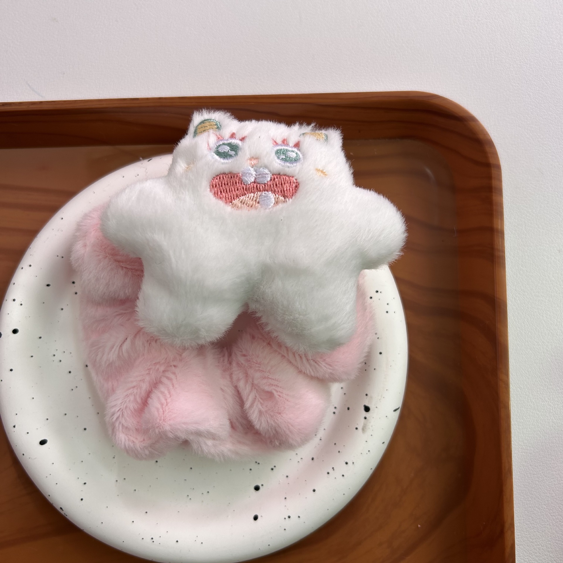 Cartoon Big Eyes peluche anillo de pelo pequeño monstruo tres ojos monstruo bolsas lindas de pelo largo monstruo intestino grueso anillo de pelo correa