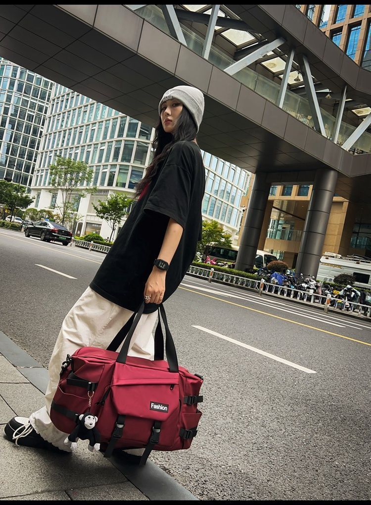 Travel bag with wet/dry separation, large capacity