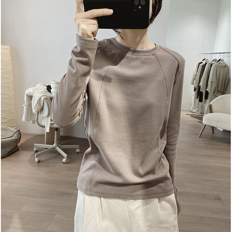 ヨーロッパデザインの女性用長袖Tシャツ2025春の新スタイルインナーレイヤリングシャツルーズスリミングトップ|undefined
