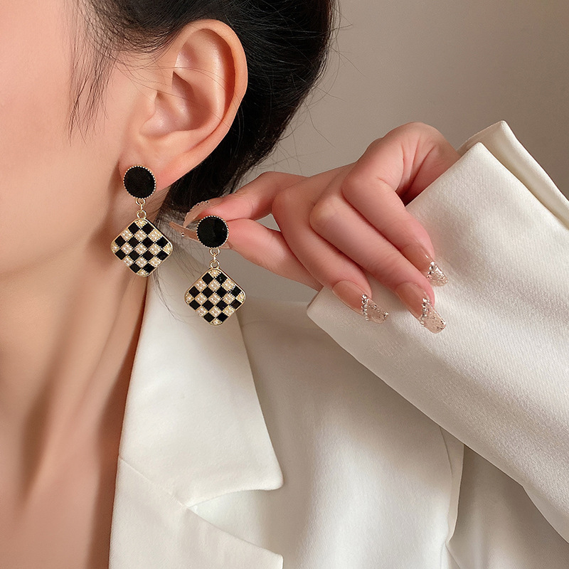 Cross-Border New Geometric Black Checkerboard Earrings, Versatile, Fashionable, High-End, Light Luxury, Niche Design Earrings for Women Cross-Border New Geometric Black Checkerboard Earrings, Versatile, Fashionable, High-End, Light Luxury, Niche Design Earrings for Women