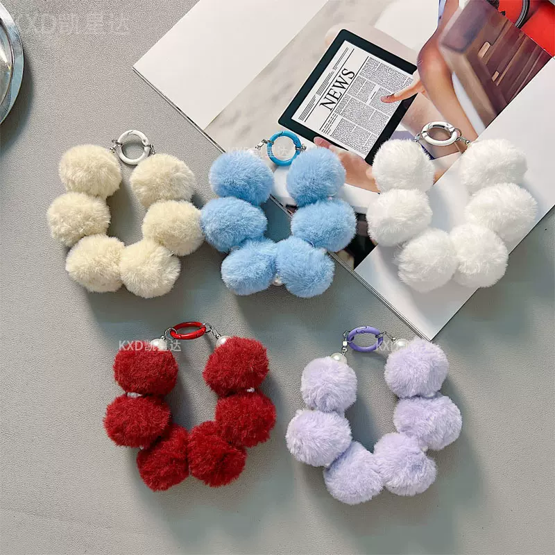 秋冬新款韩版毛绒圆球挂件手工串珠手机挂饰挂件短款手环防丢链女