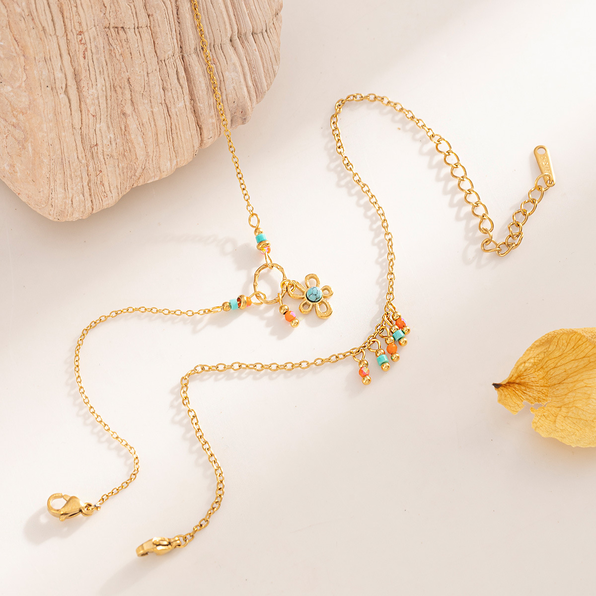 Tena Pulsera de acero inoxidable europea y americana, lujo ligero, cadena de alta calidad, flores apiladas, acero de titanio simple, joyería de mano transfronteriza para mujer