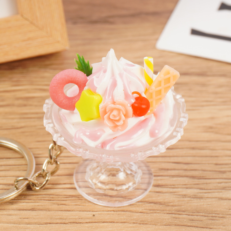 Lindo llavero de helado de simulación, divertido juego de comida hecha a mano, colgante de taza de hielo, colgante de bolsa de pareja de estudiantes de máquina de garras
