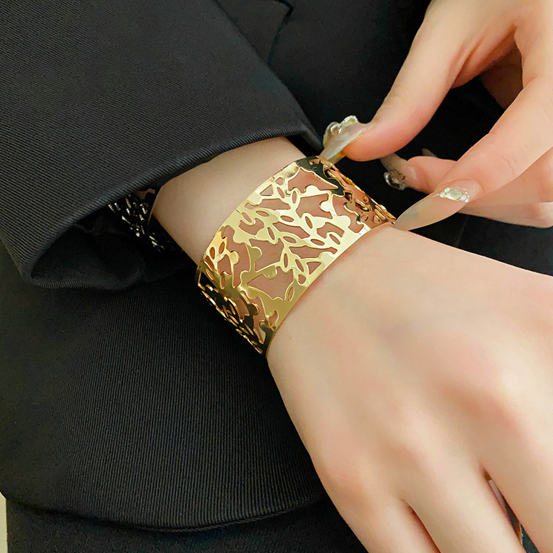 Elegant Exaggerated Geometric Alloy Bangles Wholesale display picture 12