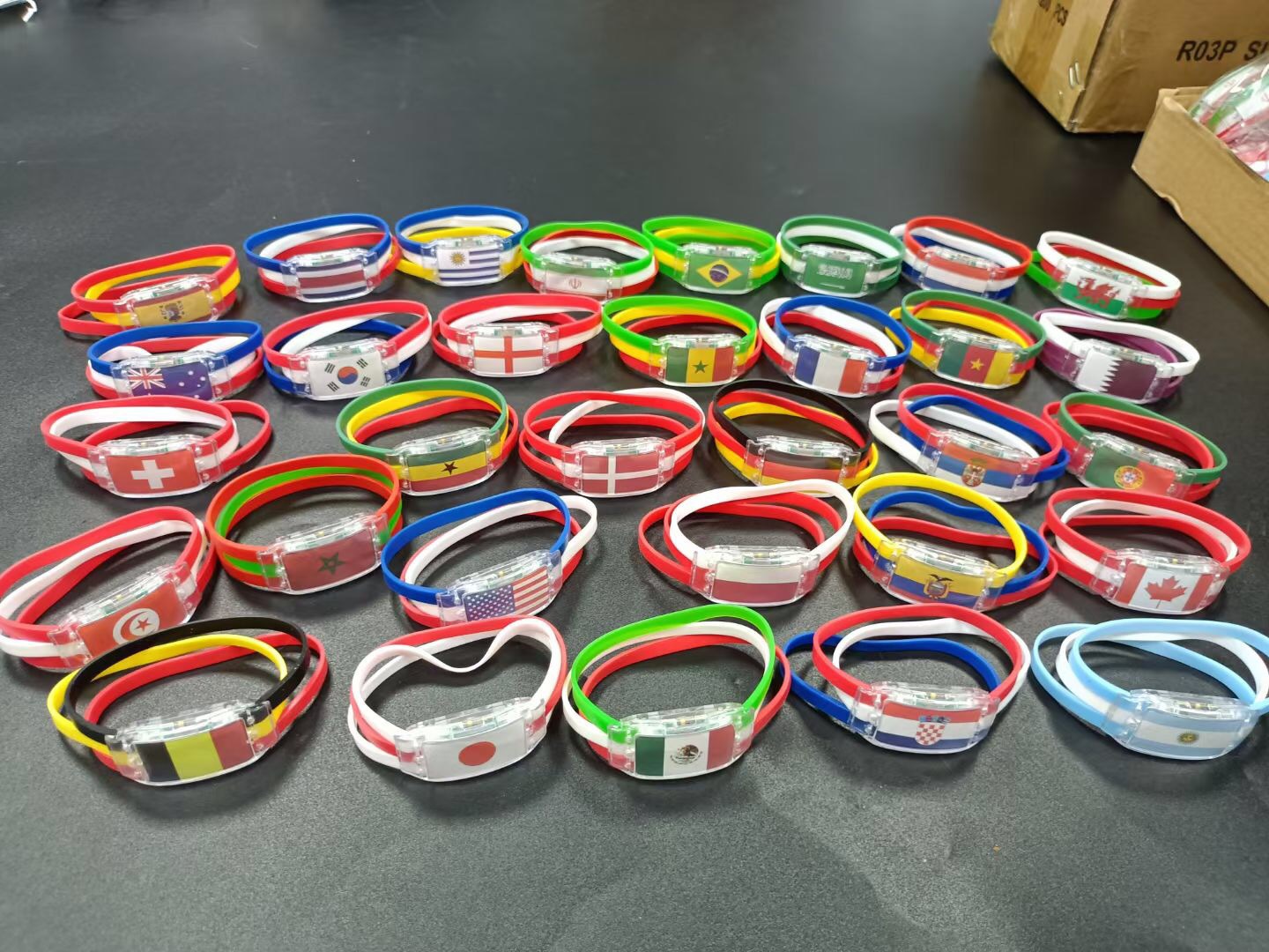 体育赛事国旗发光手环 球迷应援led国旗手环 发光硅胶手腕带批发