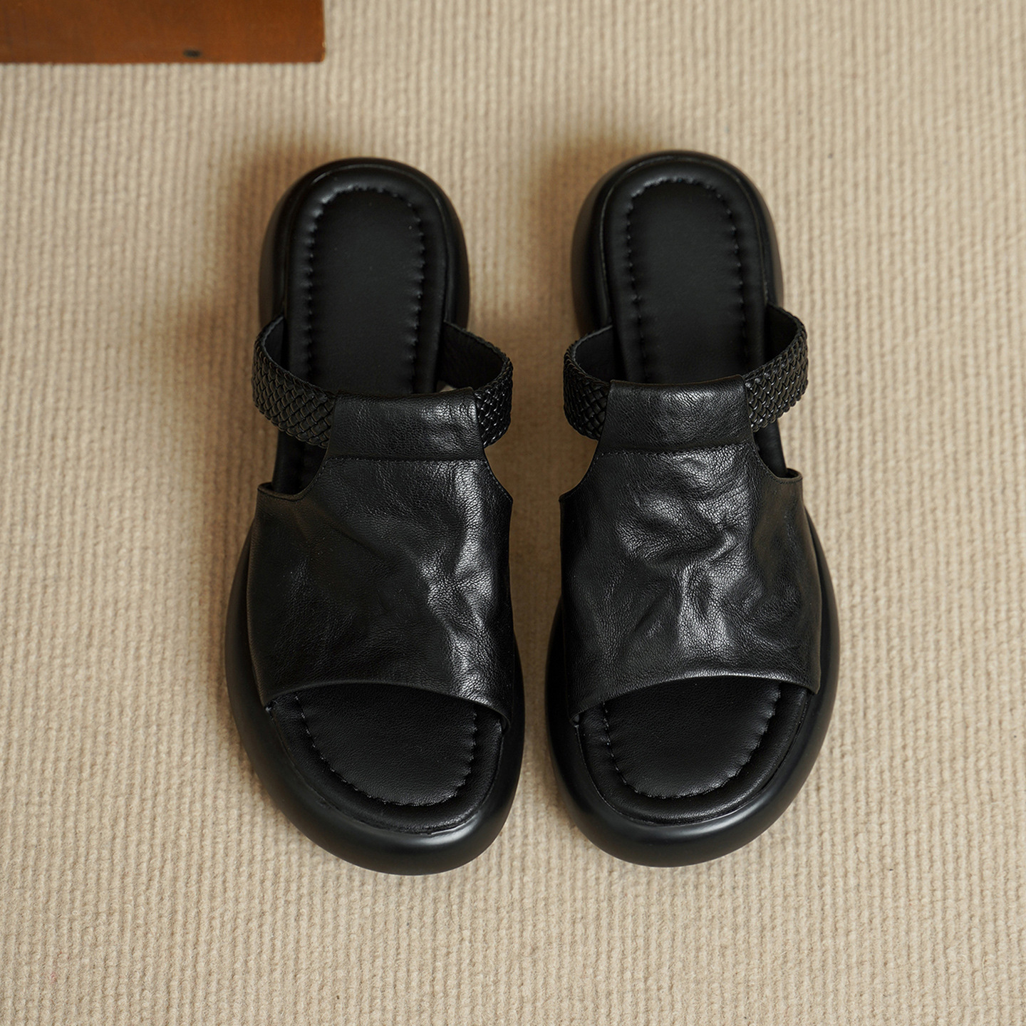 Sandal nữ đế bệt 4cm dáng xỏ ngón mùa hè đơn giản — đen
