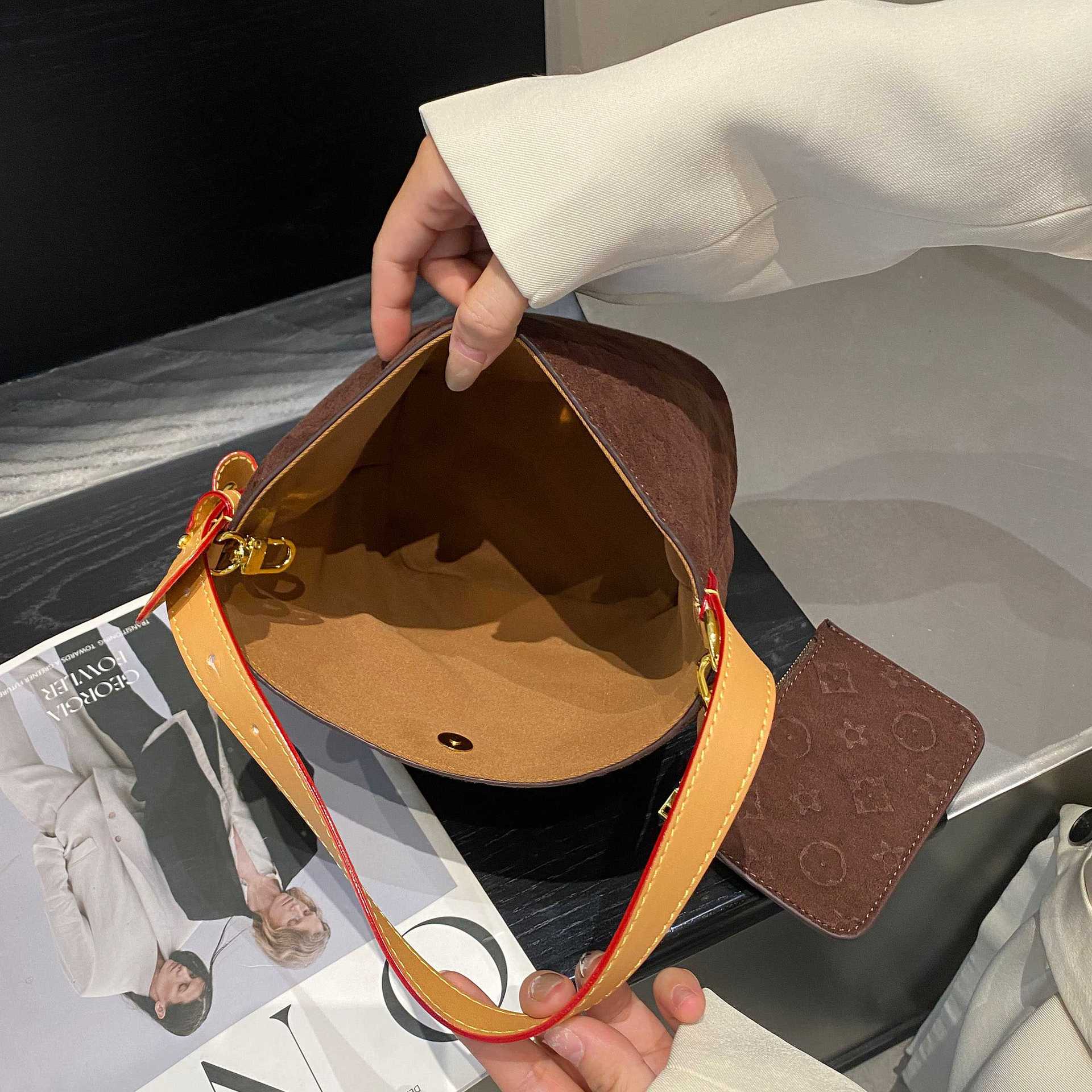 Túi bucket da mờ nữ phong cách thời trang, đeo vai đi làm hằng ngày — Cà phê, màu nâu chi tiết 11