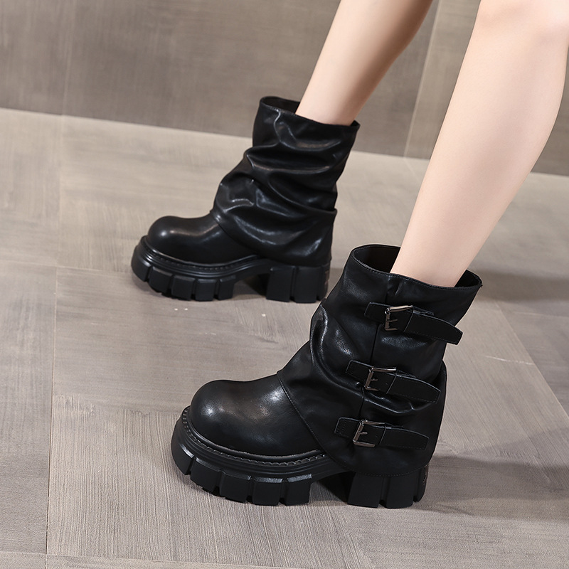 Boot nữ cổ ngắn đế dày tăng chiều cao gót 9 cm phong cách retro — nhung đen