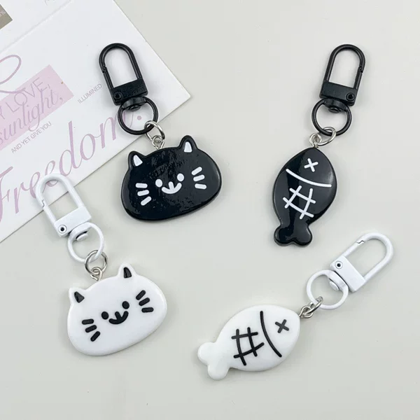 New Black and White Kitten Eating Fish Keychain, Niche Exquisite Pendant, Backpack Accessory, Friendship Couple Ornament, Keychain