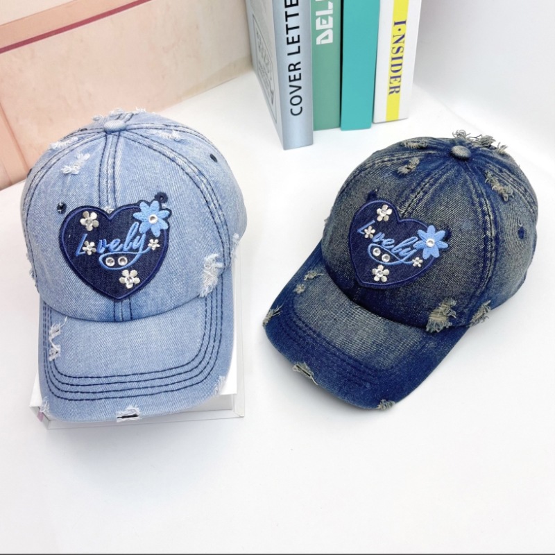 Women's Retro Sweet Color Block Embroidery Curved Eaves Baseball Cap display picture 2