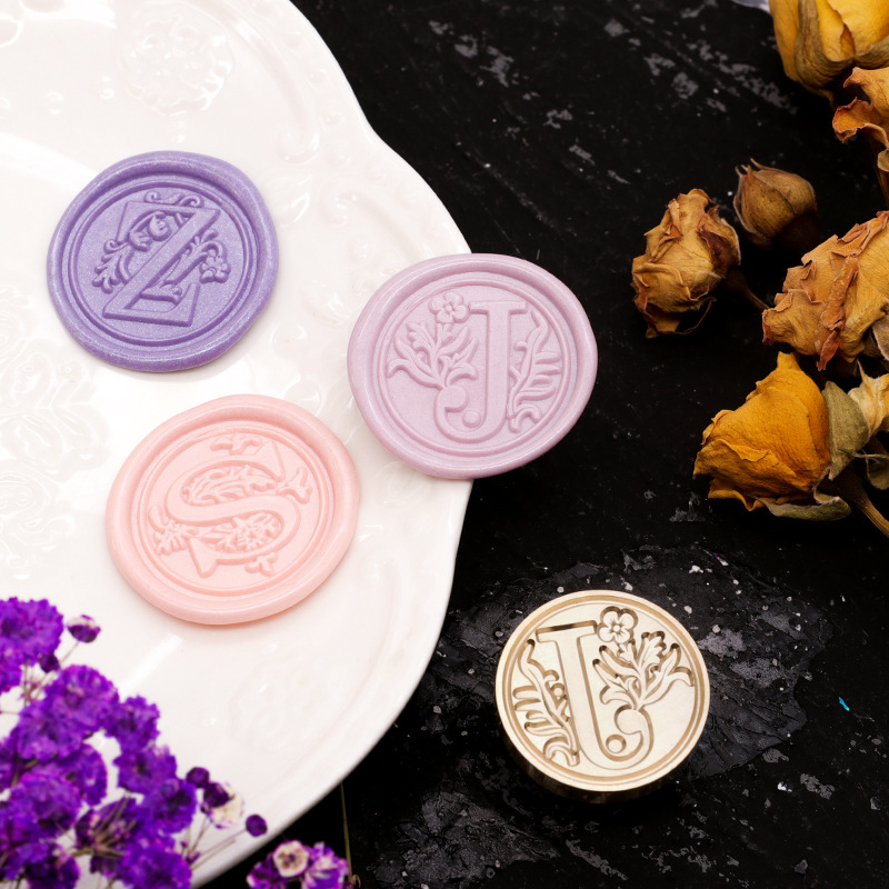 Sello de pintura de fuego retro cabeza de capítulo letra europea sello de un solo capítulo mango de madera cuenta de mano sello de pintura de fuego cabeza de cobre redondo sólido