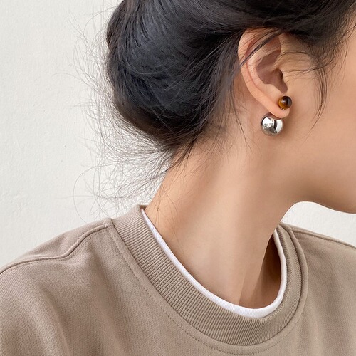 Autumn and winter Maillard tiger eye stone S925 silver needle double ball texture metal ball tiger eye stone earrings commuting all-match earrings