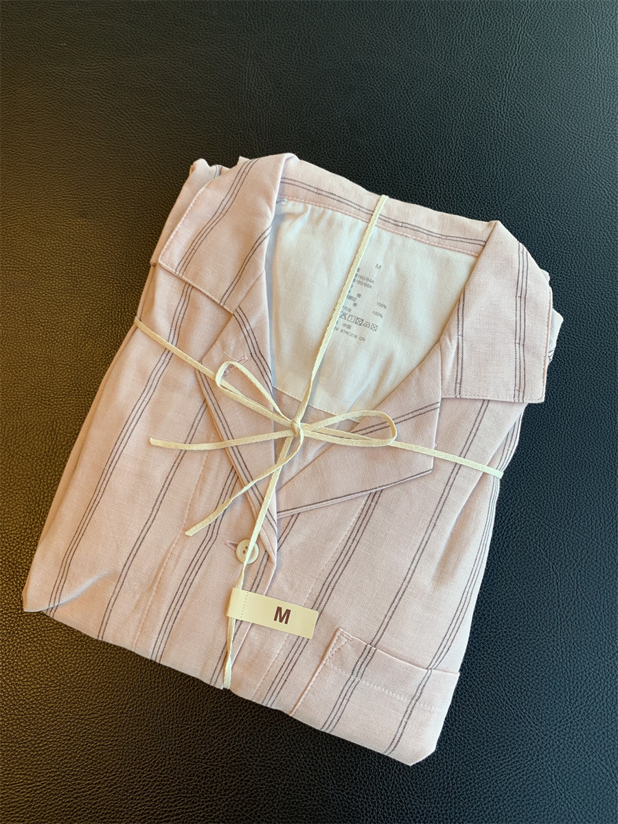 핑크 스트라이프 여성 모델