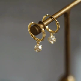 耳钉;项链;耳扣