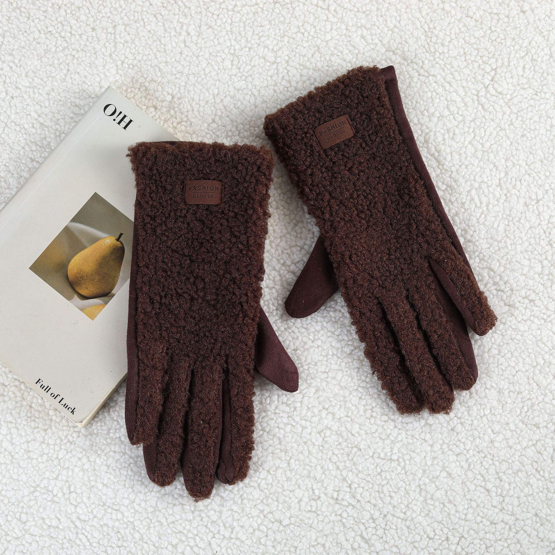 Preventa | Guantes de dedos cálidos y a prueba de viento al aire libre de invierno Guantes de costura de terciopelo granular de diseño de nicho femenino al por mayor