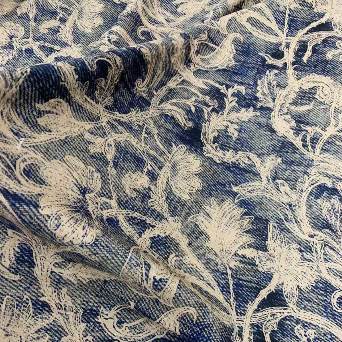 阿里巴巴热售：含羊毛真丝天丝人丝优质混纺提花布休闲套装面料