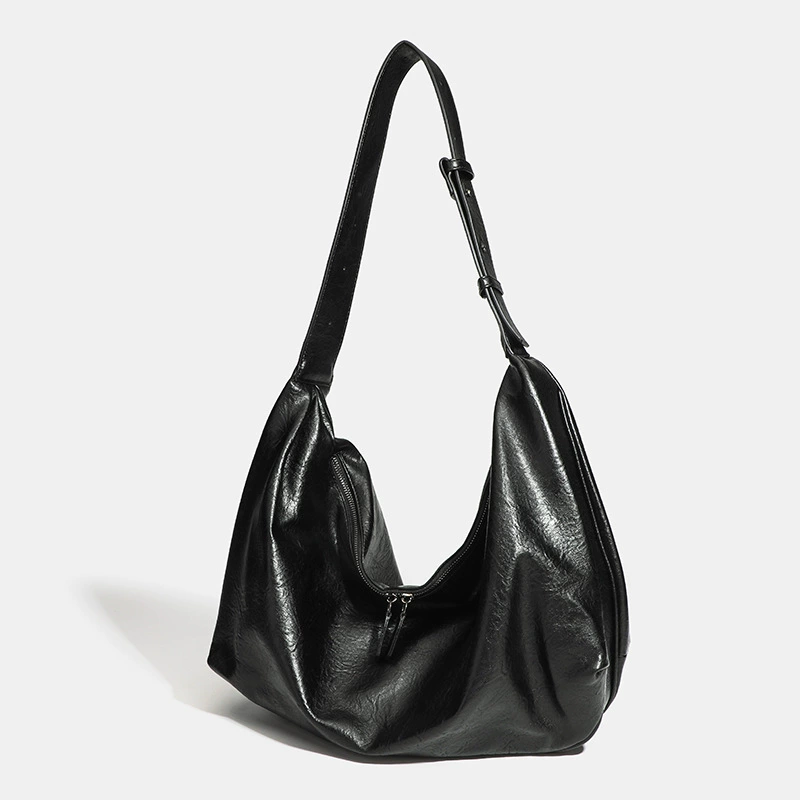 Retro capacious black shoulder bag, one-shoulder bag