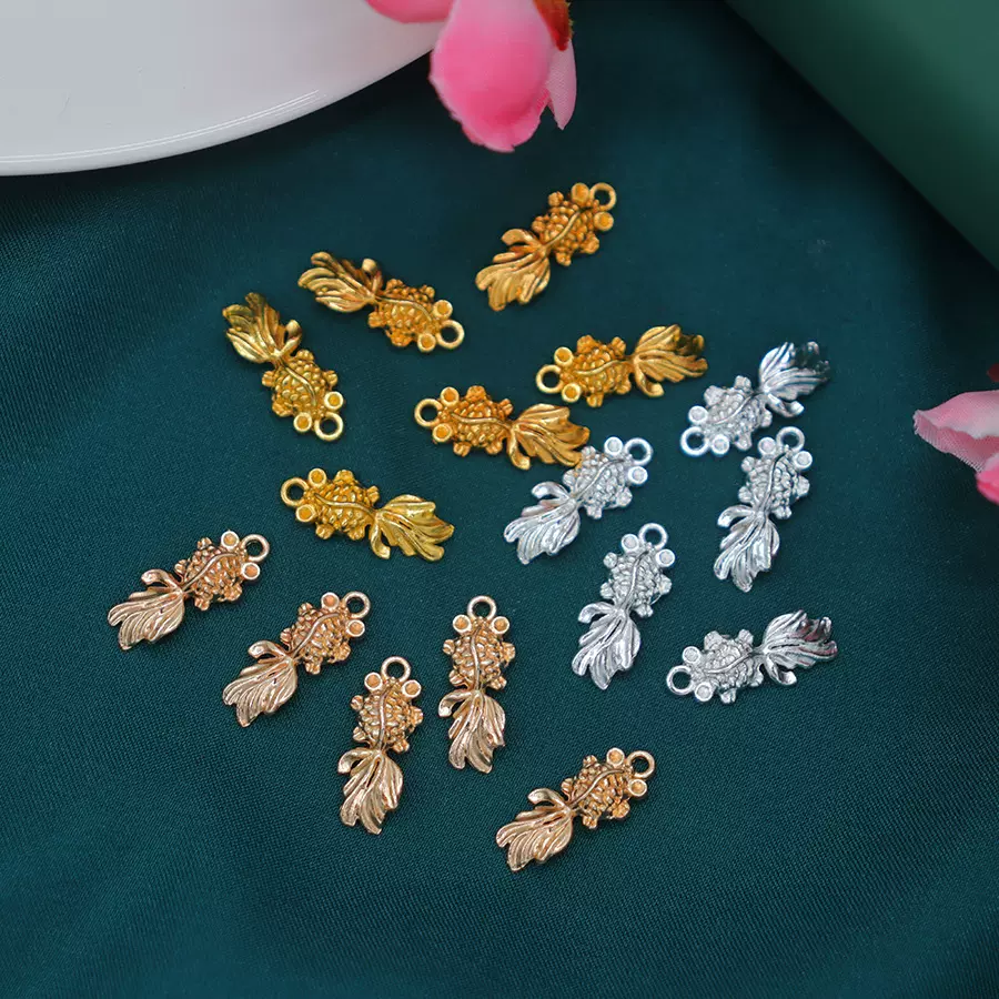 合金电泳高保色单吊小金鱼吊坠diy新年好运锦鲤手链发簪挂件配饰