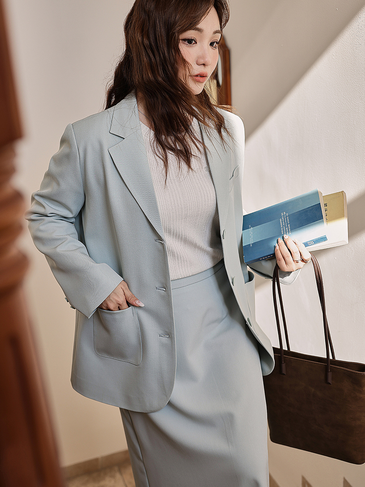 Traje elegante de estilo coreano para mujeres de talla grande, chaqueta versátil informal holgada de talla grande para otoño 65213 image 3