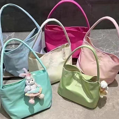 韓国のファッションショルダーバッグ高颜値ナイロン脇下バッグカジュアル百合特バッグ通勤刺繍ハンドバッグ女性