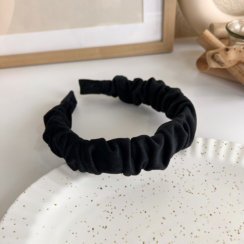 Autumn And Winter Black Hair Band Pearl Knitting Broad-brimmed Headband display picture 2