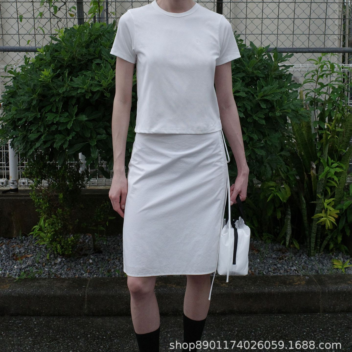 现货25夏季新款韩国lowclas*ic简约气质时髦纯色系带半裙直筒裙女