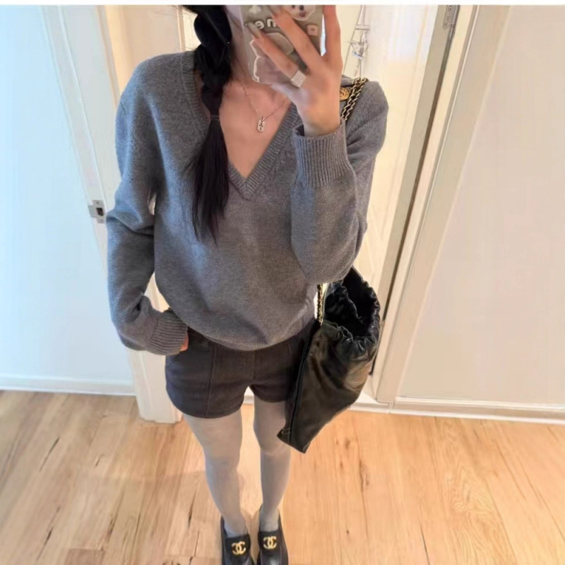 Autumn and Winter V Neck Woolen Sweater Long-Sleeved Pullover Sweater for Women Loose Pure Color Cashmere Casual Knitted Bottoming Pullover Autumn and Winter V Neck Woolen Sweater Long-Sleeved Pullover Sweater for Women Loose Pure Color Cashmere Casual Knitted Bottoming Pullover