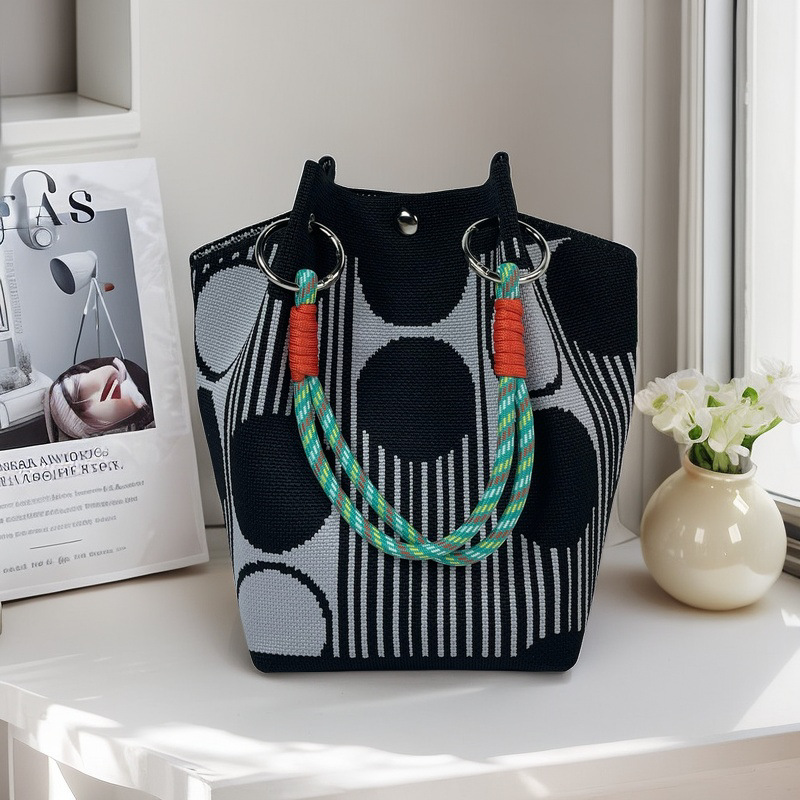 Nicho de diseño blanco y negro jersey jersey bolso de mano casual versátil gran capacidad bolso de mochila fábrica directa