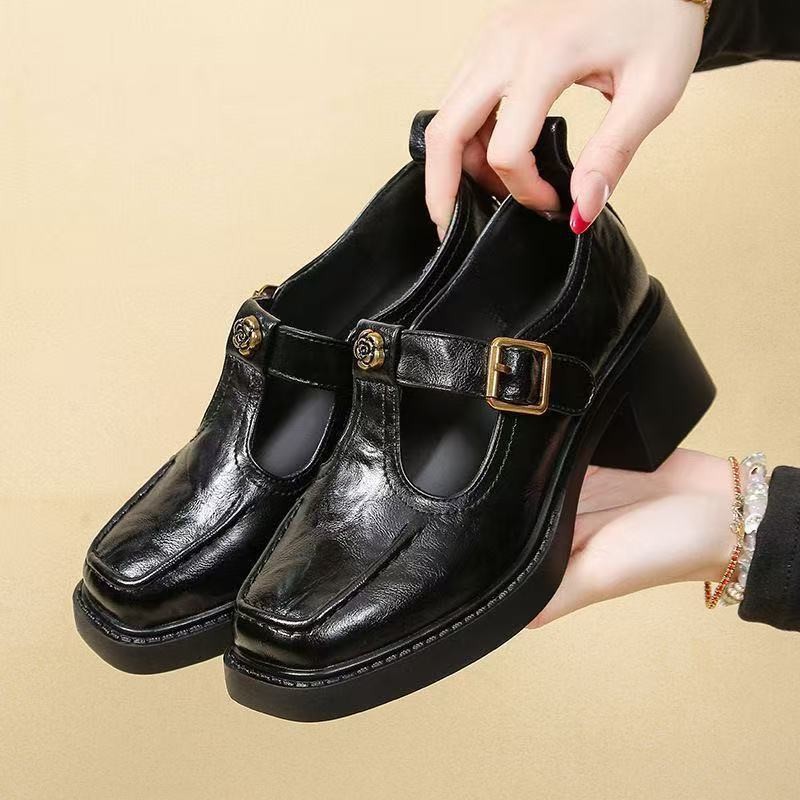 2026 nuevo estilo francés de tacones de mujer cuadrados huecos suela gruesa Mary Jane primavera y verano zapatos británicos tacones altos aumentados negros