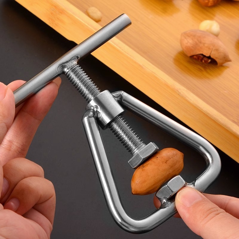 ナッツの神器のクルミのアーモンドのハワイの果物を開けて殻を開けます。|undefined