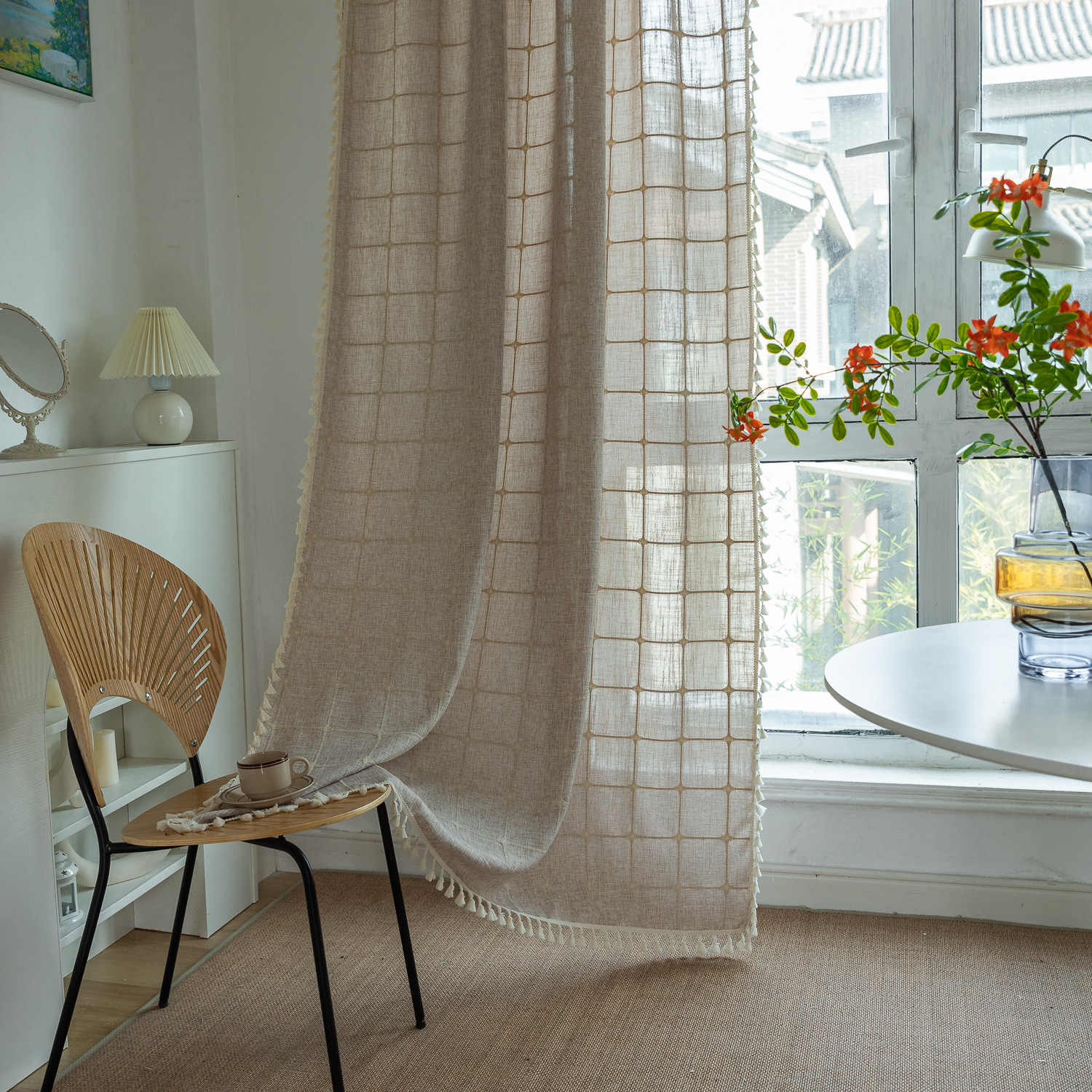 펀치-아니. 2 커피. 수 놓은 중간 격자 무늬