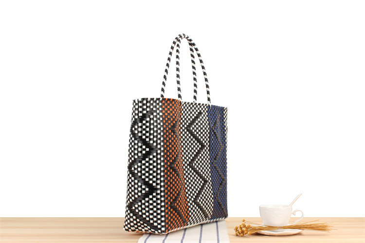 Fashion Stripe Square Tote Bag display picture 3