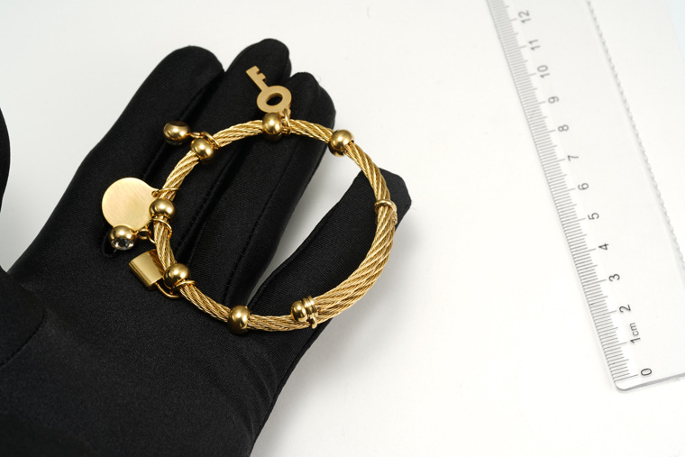 Real Gold Plated Round Key Lock 304 Stainless Steel Retro Religion Waterproof Non Tarnish Titanium Steel Bangle display picture 3