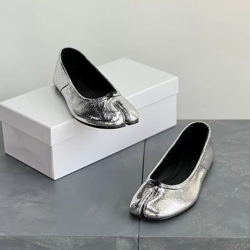 Серебряные треснувшие туфли M6 с раздельным носком, повседневные и универсальные балетки из натуральной кожи с неглубоким носком, удобные