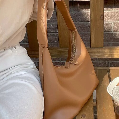 2025 New Casual Underarm Bag with Large Capacity, Versatile Texture, Korean Style, Simple and Unique, Sluggish Style Tote Shoulder Bag