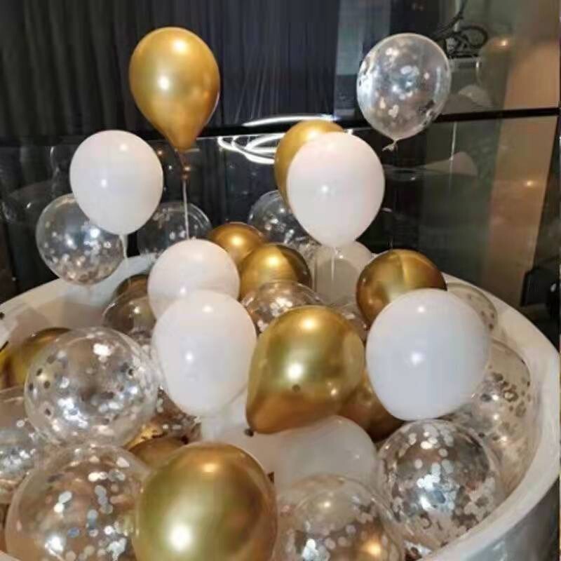 誕生日に風船を配置して結婚します。現場に風船を配置します。|undefined