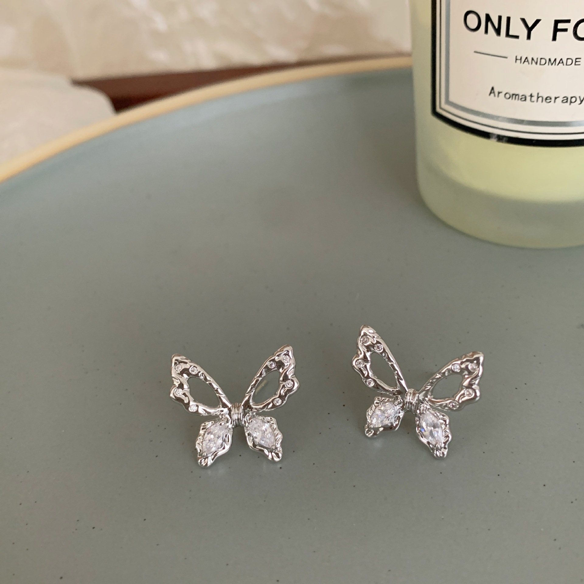 Small design cute earrings