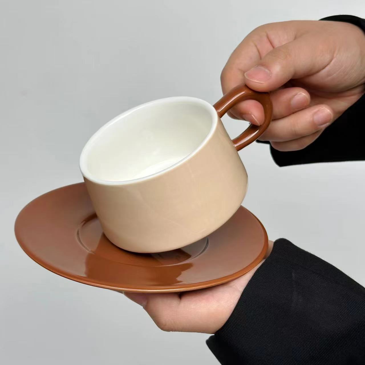 Conjunto de tazas de café francesa retrógrado nicho de café de color de albaricoque taza de café de cerámica platos taza de café de la tarde