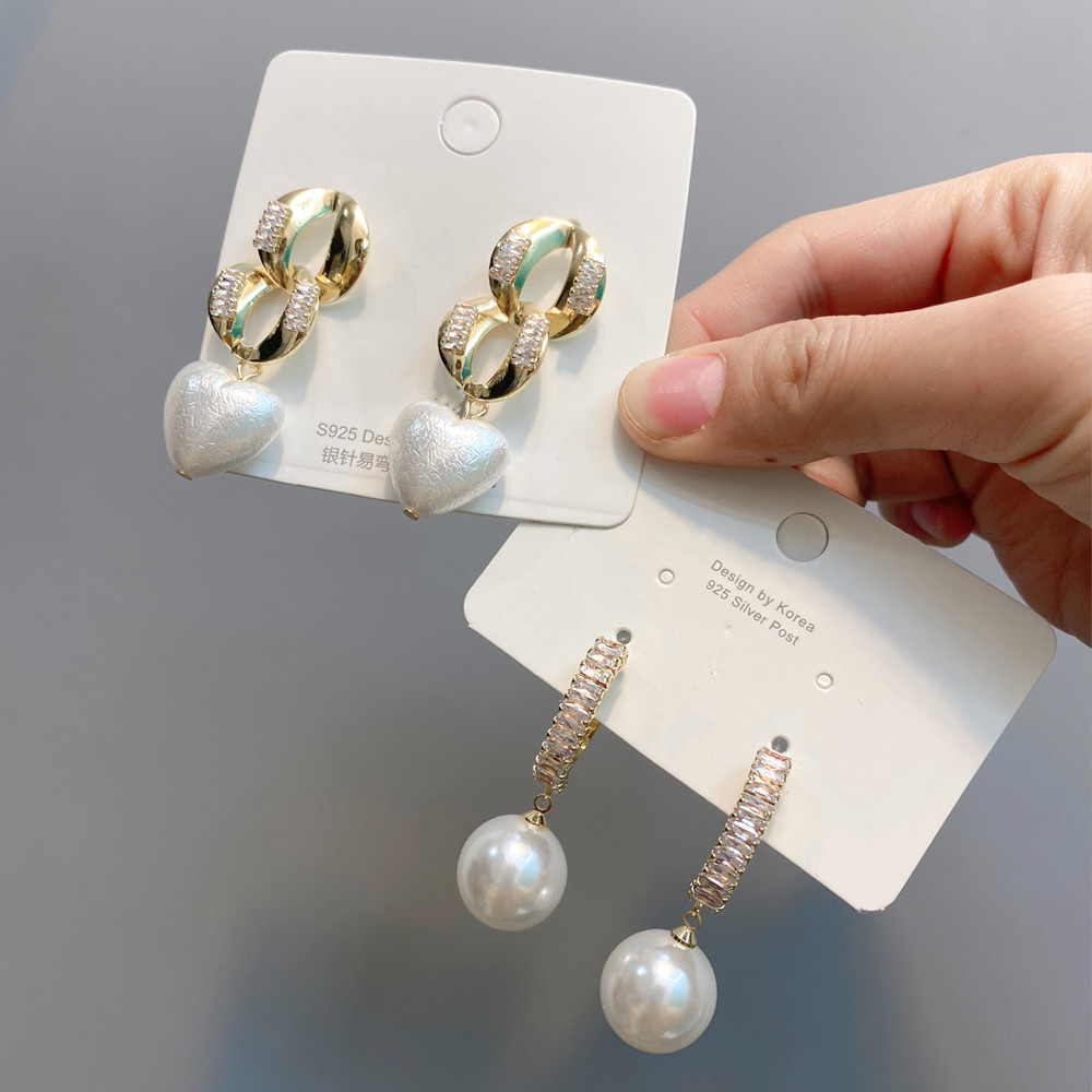 Korean Diamond Zircon Pearl Earrings display picture 1