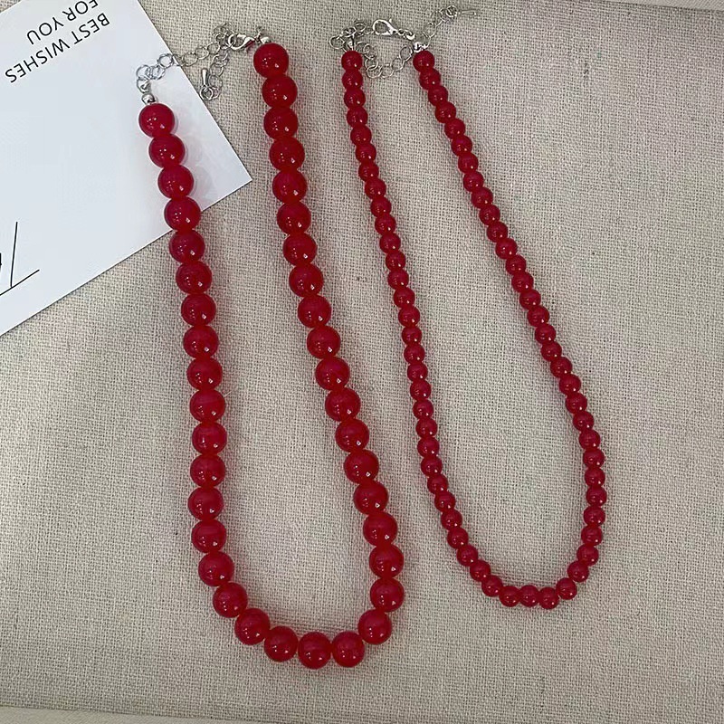 Fashionable coral red beaded bracelet